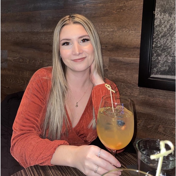 Meet your Posher, Isabelle - Picture 1 of 3